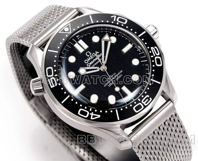 Omega1:1replica watch OR factory Seamaster 300m black dial mechanical steel bracelet front live photo