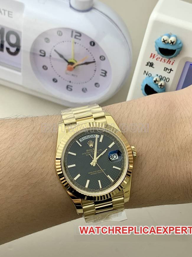 Super clone watch PPM factory black dial plaid RolexDay-Dateyellow gold mechanical front live photo