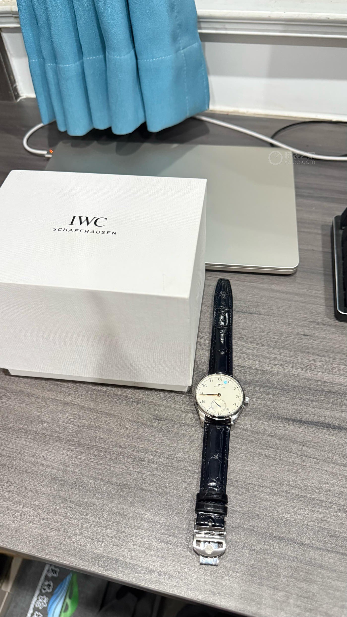 IWC Small Seconds White Dial Gold Hands: The Quiet Companion for Your Late Twenties