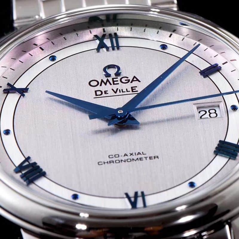 Omegahigh-quality replica watch De Ville series men's mechanical ultra-thin watch white steel track white surface detail shots
