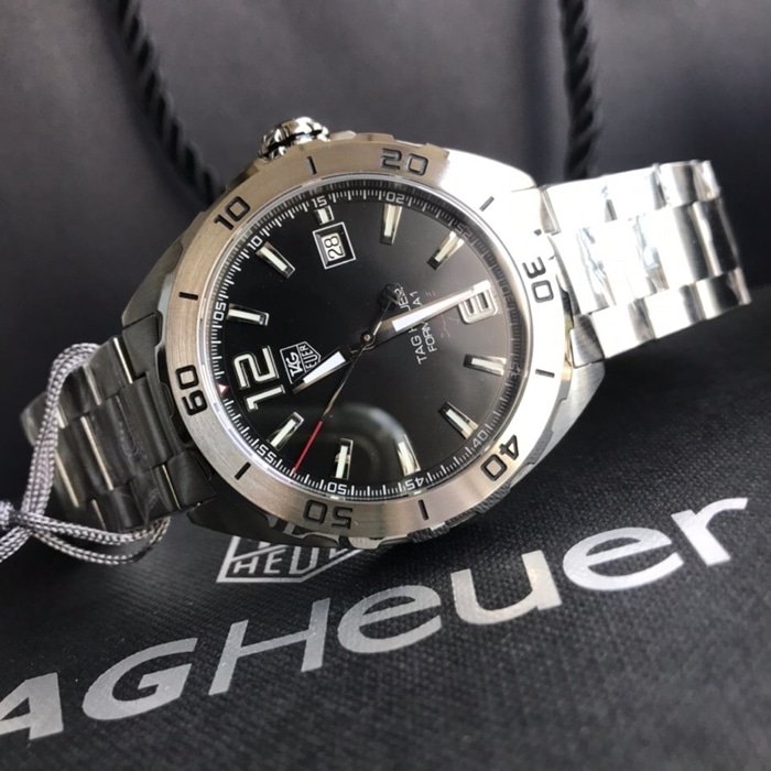 top-tier replica watch TAG Heuer men's black dialsteel braceletF1 series mechanical watch front view