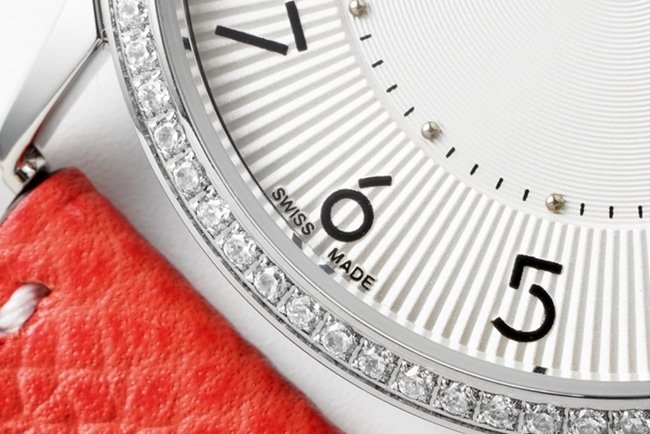 top-tier replica Hermes Slim d’Hermes women’s white dial red band quartz watch detail shots
