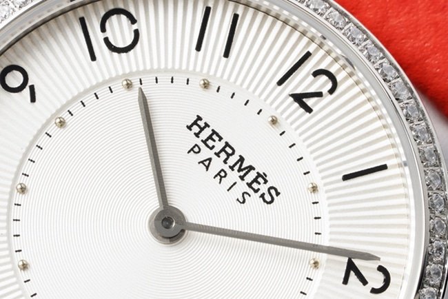 top-tier replica Hermes Slim d’Hermes women’s white dial red band quartz watch detail shots