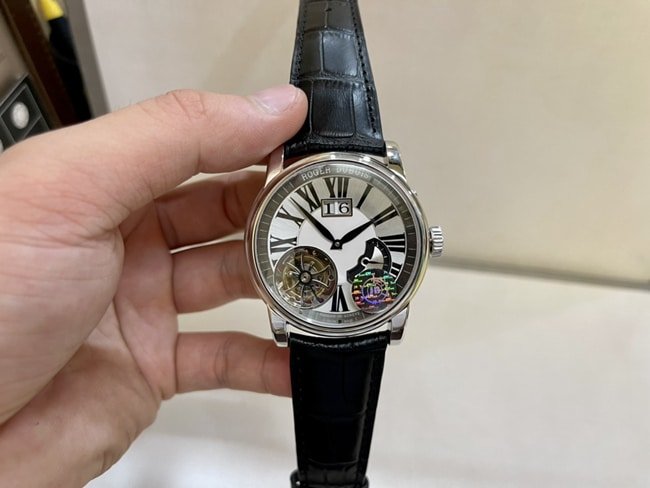 Top-tier replica watch Roger Dubuis men's white dial black belt 18kwhite goldtourbillon mechanical leather strap watch front view