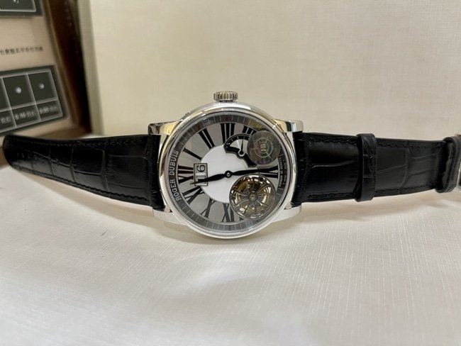 Top-tier replica watch Roger Dubuis men's white dial black belt 18kwhite goldtourbillon mechanical leather strap watch front view