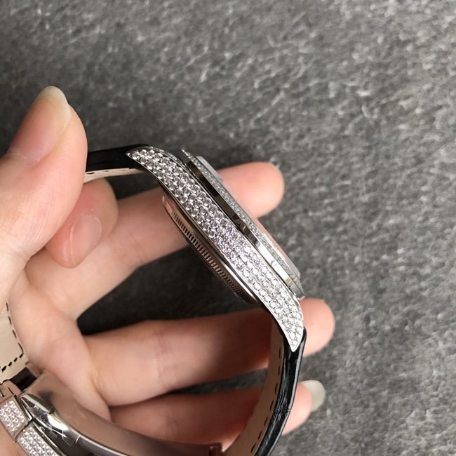 top-tier replica watch Rolex men's gray plate black belt log series baby's breath automatic movement crocodile leather strap watch side view