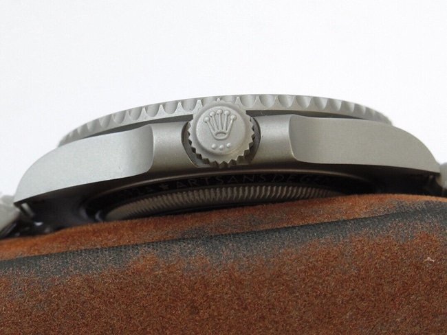 top-tier replicasuper clone watch Rolex fully hollow Submariner series men's steel bracelet mechanical watch side view