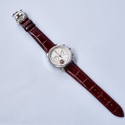 Front view of the old Vacheron Constantin series 47192/000R-9352 watch