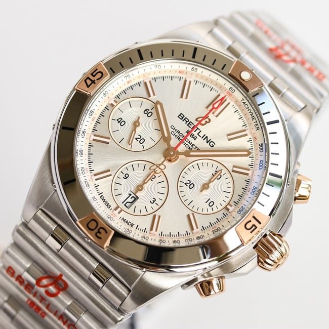 top-tier replicaBreitlinghigh-quality replica bullet chainAsia-7750movement42mm white dialsteel bracelet men's front view