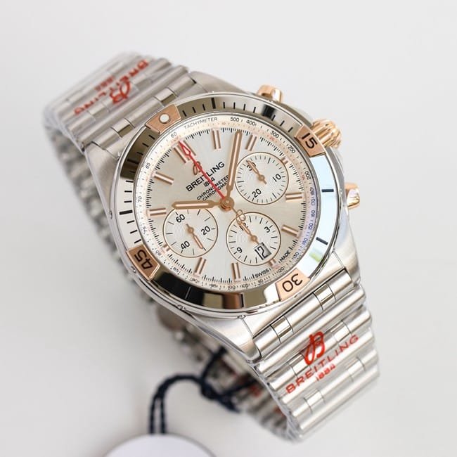 top-tier replicaBreitlinghigh-quality replica bullet chainAsia-7750movement42mm white dialsteel bracelet men's front view