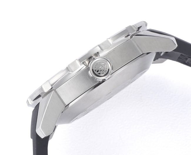 top-tier replica watch IWC ocean series white hour hand black rubber strap watch side view