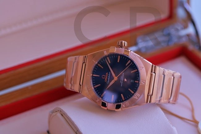top-tier replica watch Omega fifth generation constellation series black dial gold steel bracelet men's watch front view