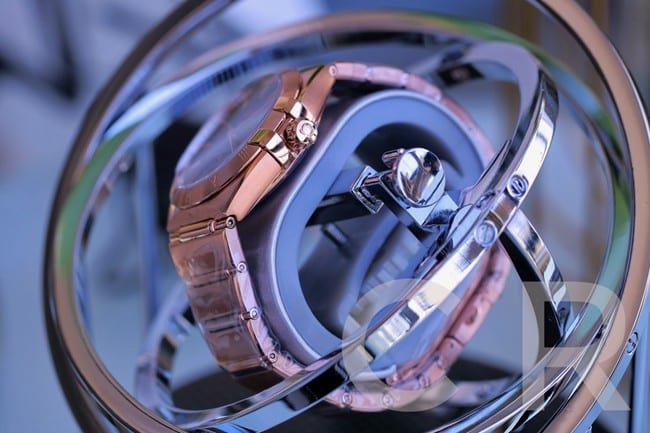 top-tier replica watch Omega fifth generation constellation series black dial gold steel bracelet men's watch side view