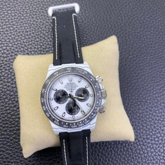 top-tier replica watch Rolex Daytona carbon fiber white Carbon Di customized black dial white bottom men's watch front view