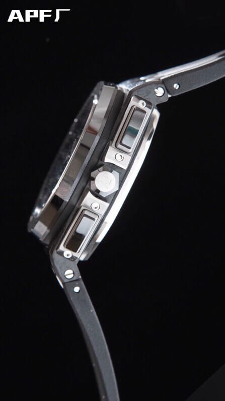 top-tier replica APFAudemars PiguetRoyal Oakblack dial offshore 26400 forged carbon brazing chronograph watch black dial concentrated research and development to break through barriers side view
