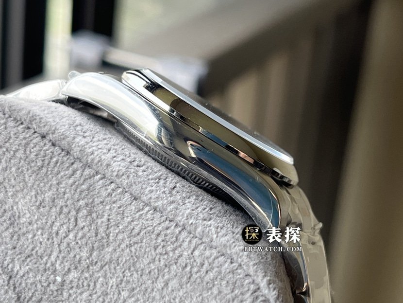 KRF Oyster Perpetual Rolex 1:1 replica watch turquoise blue dial color balloon surface rubber model m126000-0009side live photo