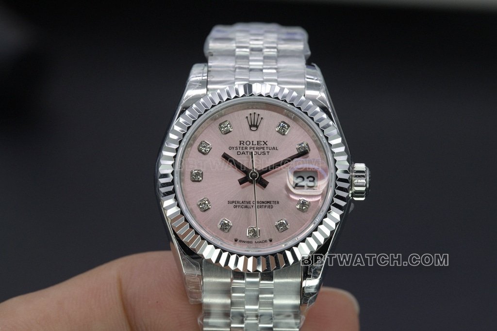Exploring the Mysteries of 1-1 Replica Watch Components